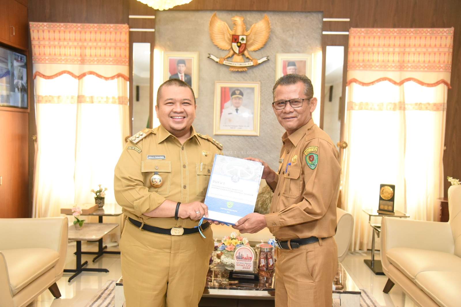 Pemerintah Kabupaten Tapanuli Selatan Melalui Pelaksanaan Program Gerakan Menuju Kota Cerdas (Smart City) Tahun 2022 Menerima Penghargaan Oleh Kementerian Kominfo RI