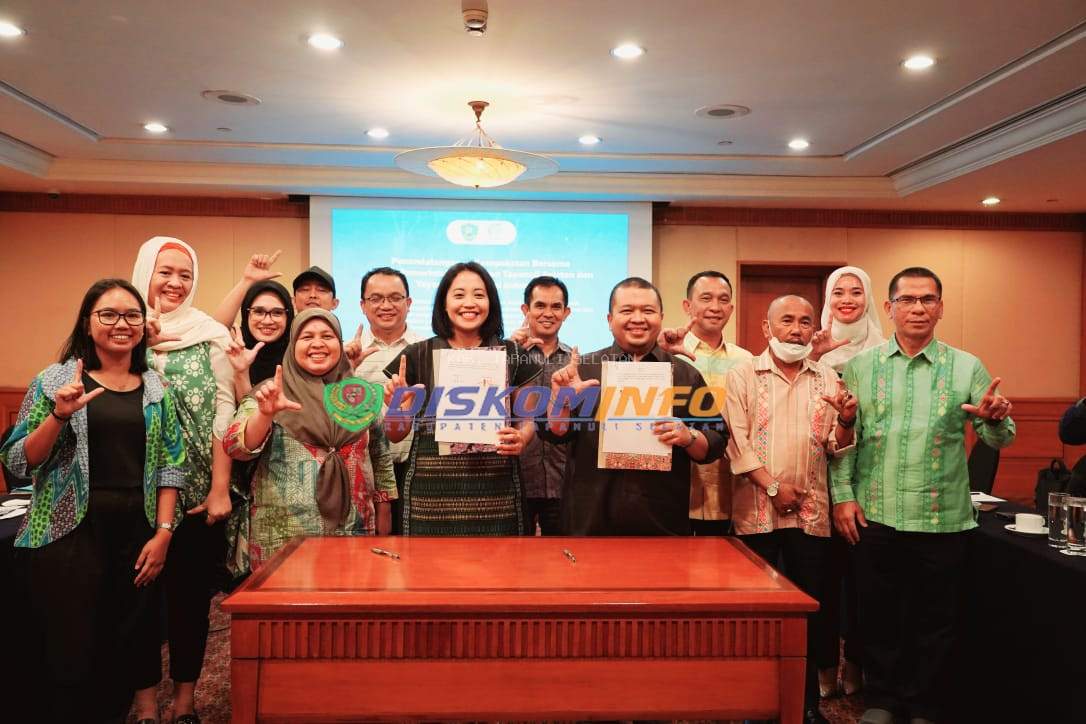 Bupati Tapsel Tandatangani MoU dengan Yayasan Konservasi Cakrawala Indonesia