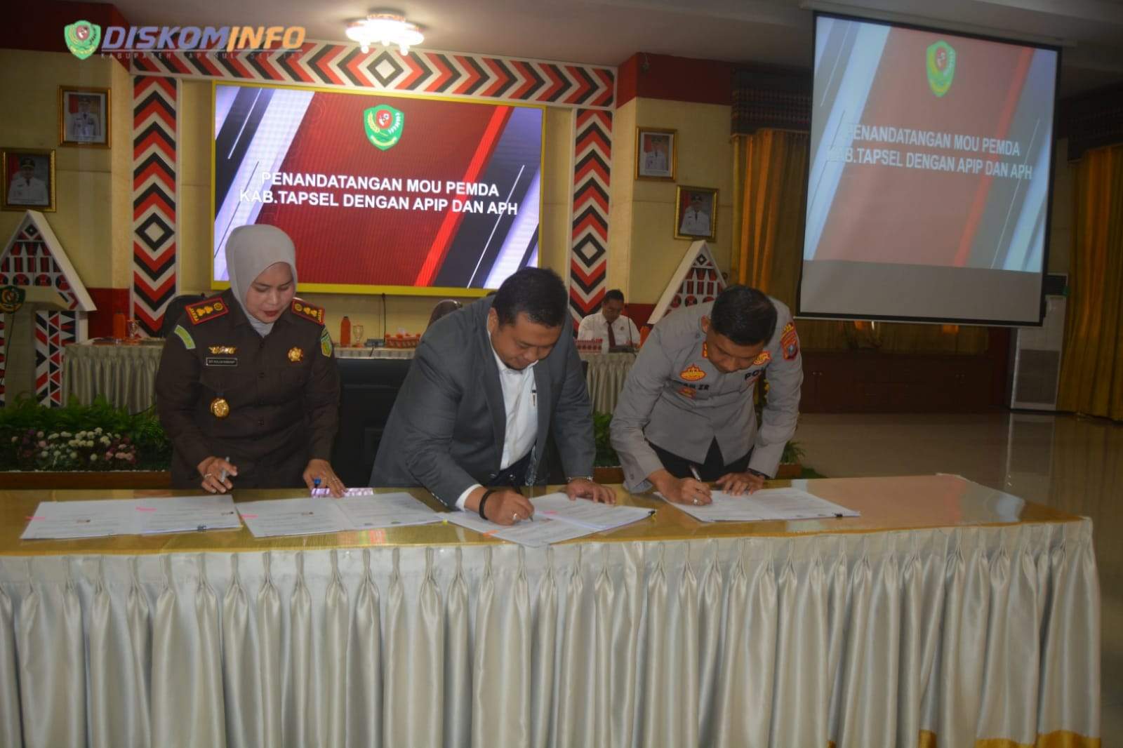 Upaya Penanganan Permasalahan Hukum di Tapsel, Pemkab dan Kejari Tandatangani MoU