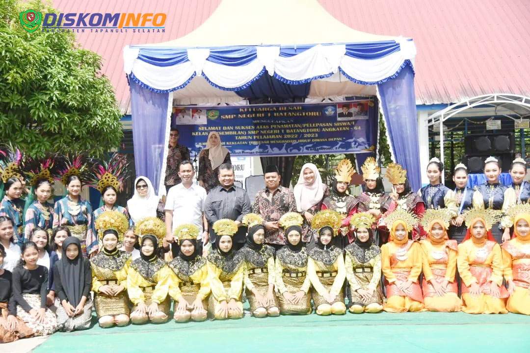 Bupati Tapsel Hadiri Perpisahan Siswa SMPN 1 Batang Toru