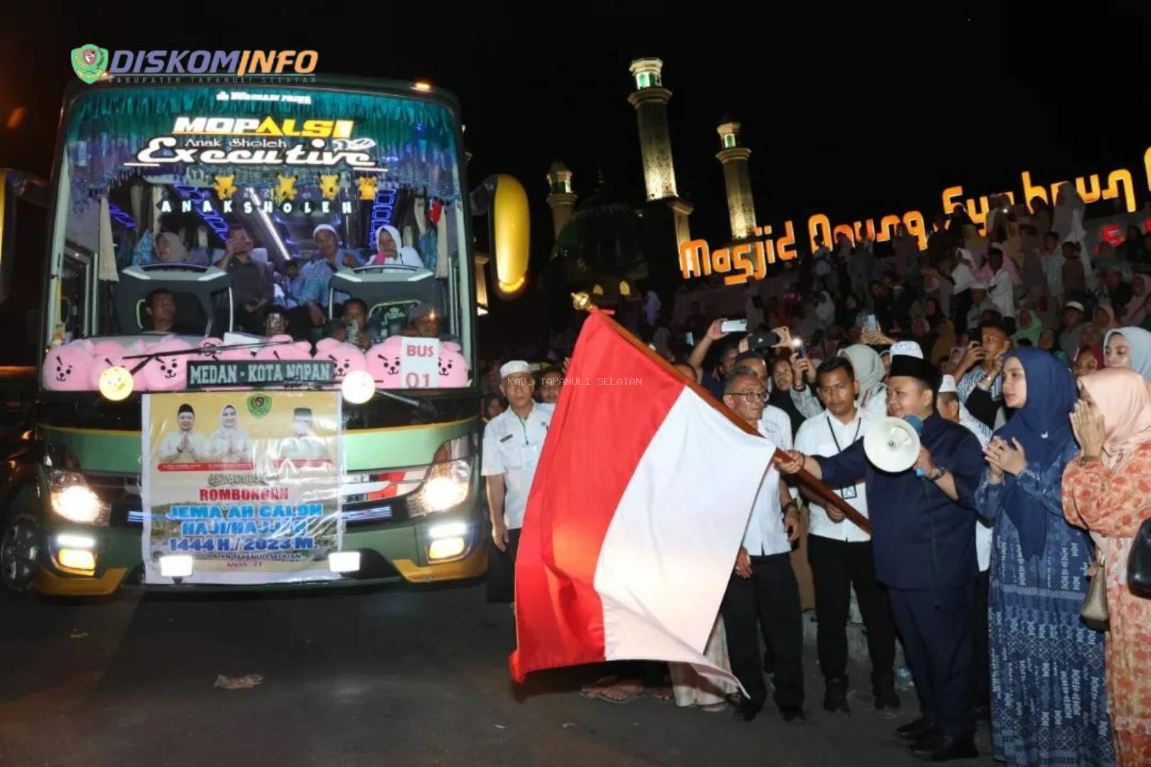 Bupati dan Ketua TP PKK Berangkatkan dan Dampingi 194 Jamaah Calhaj Tapsel