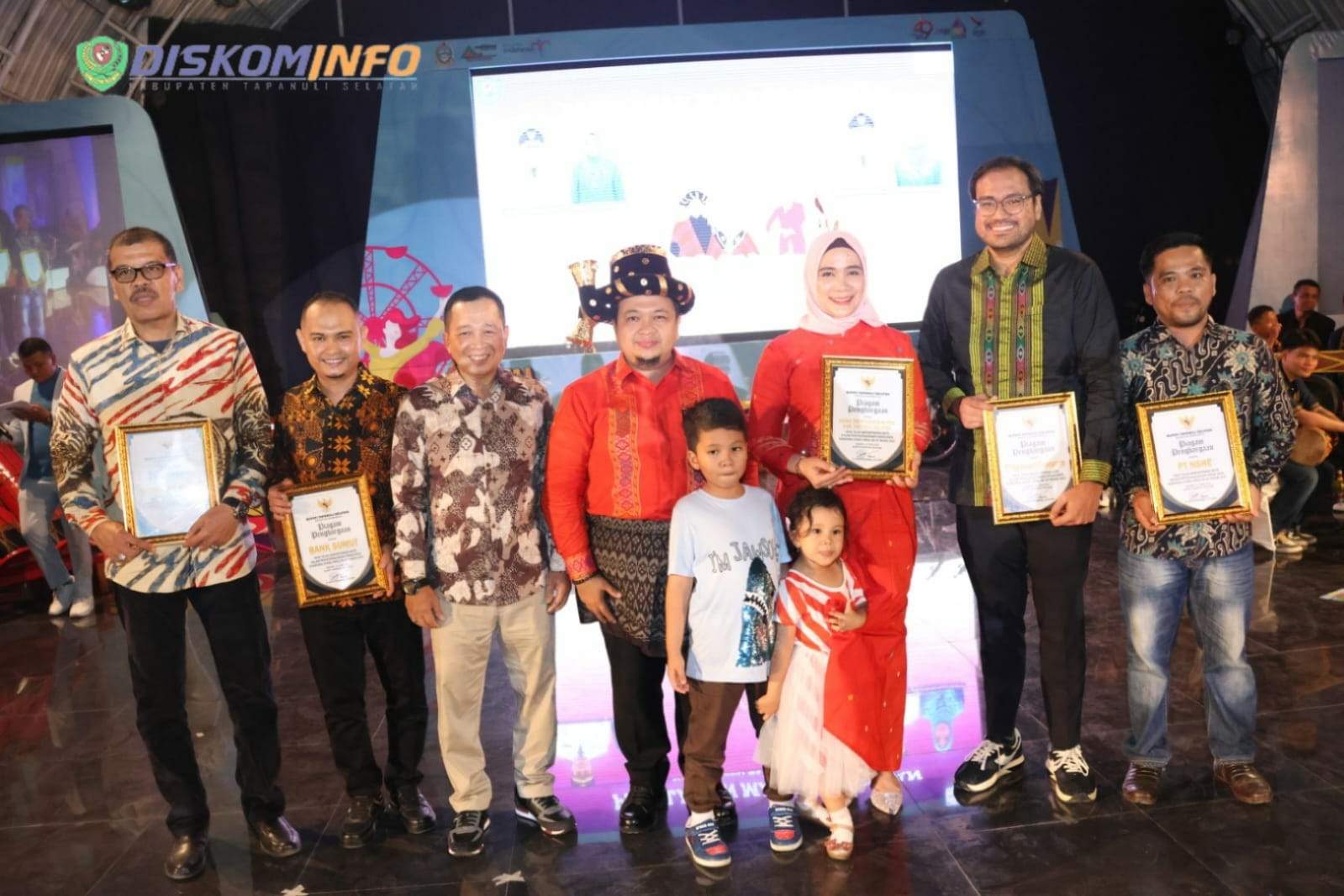 Pagelaran Malam Kesenian Kabupaten Tapanuli Selatan di PRSU Ke-49 Sukses Hipnotis Ribuan Pengunjung