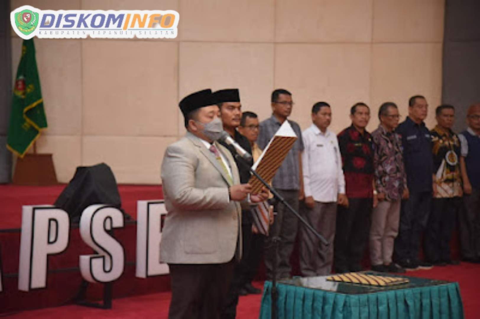 Bupati Tapsel Lantik Pejabat Administrator, Pengawas, dan Guru