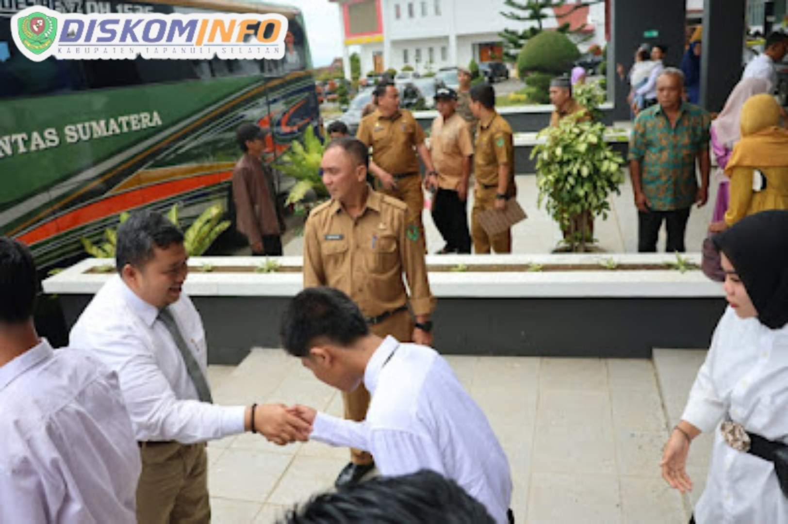 Bupati Tapsel Berangkat 33 Peserta CPMI Korea Selatan
