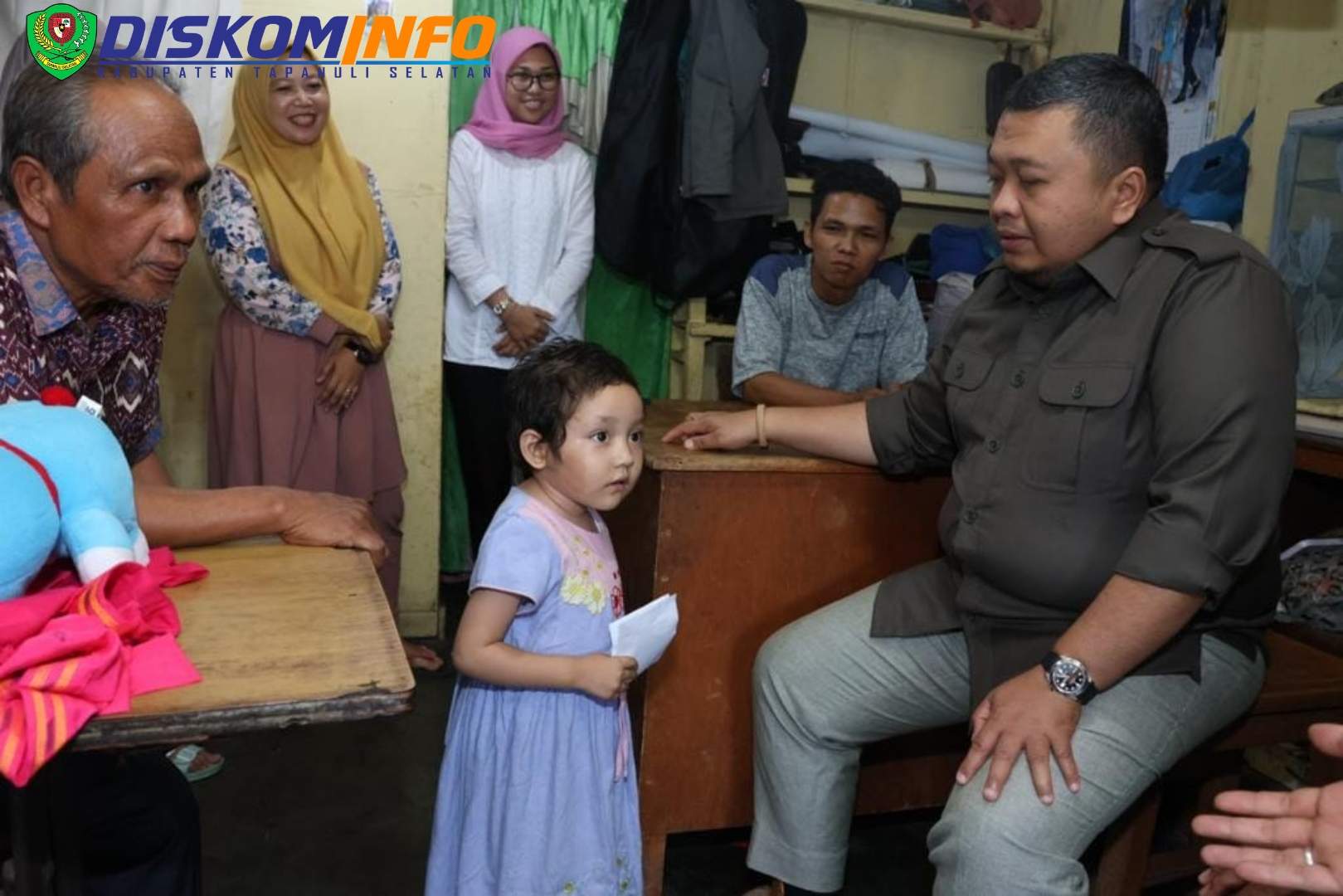 Bupati Tapsel Jenguk Bocah Penderita Sakit Tuberclosis di Sipirok