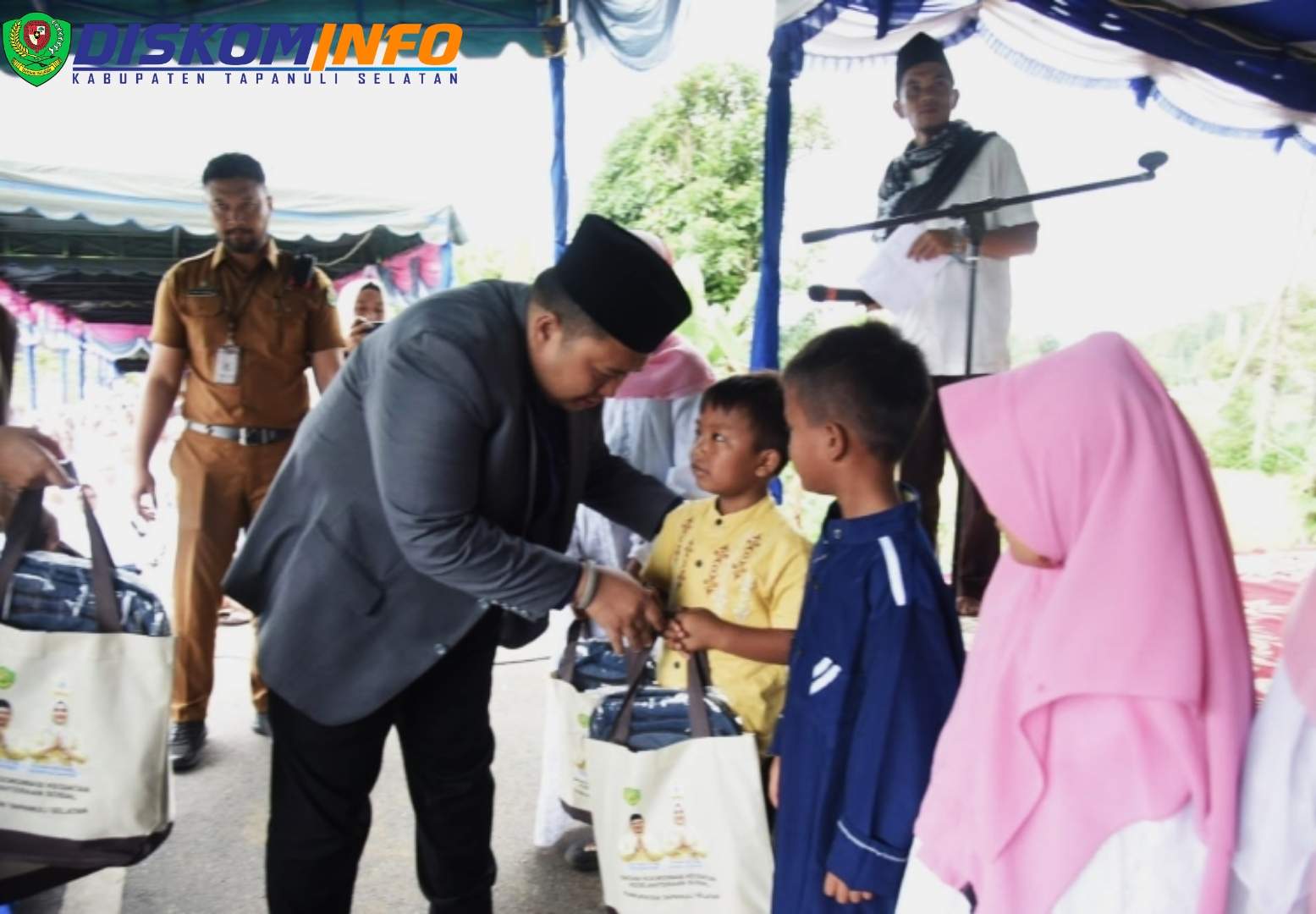 Bupati Tapsel Dolly Pasaribu : Warga Kurang Mampu Jangan Khawatir Untuk Berobat dan Melahirkan