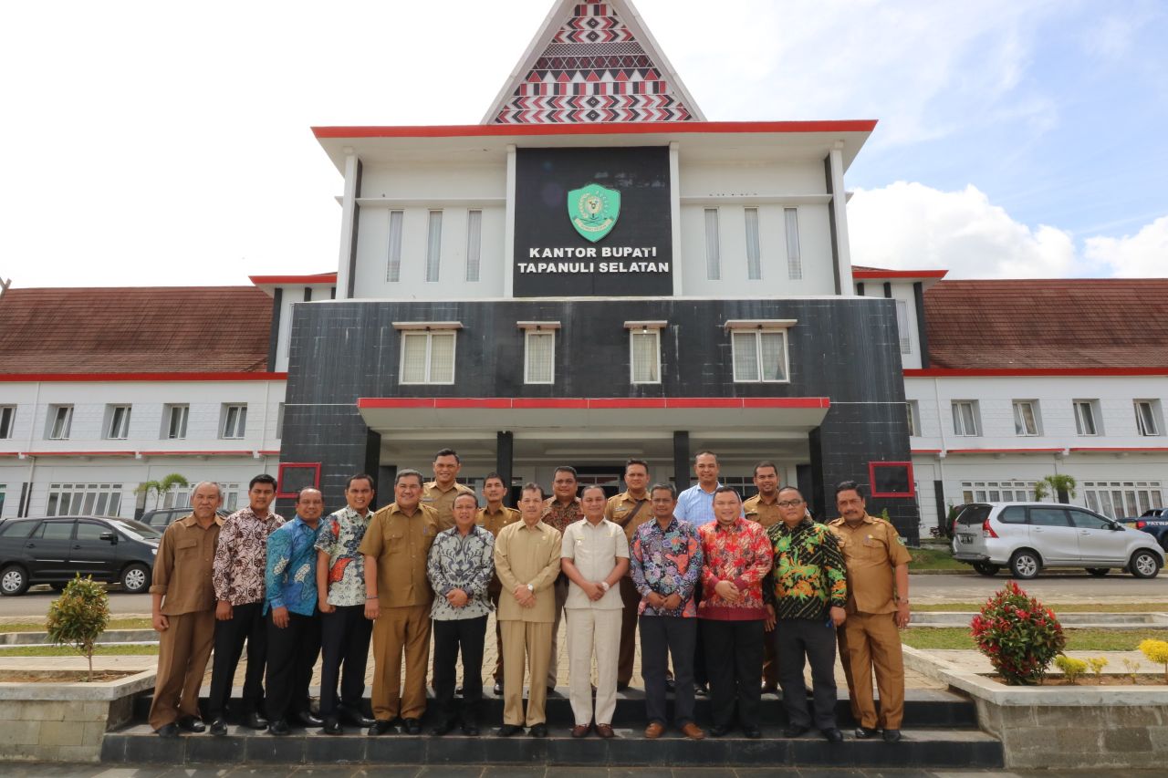 Bupati Tapteng Beserta Rombongan Berkunjung Ke Tapanuli Selatan