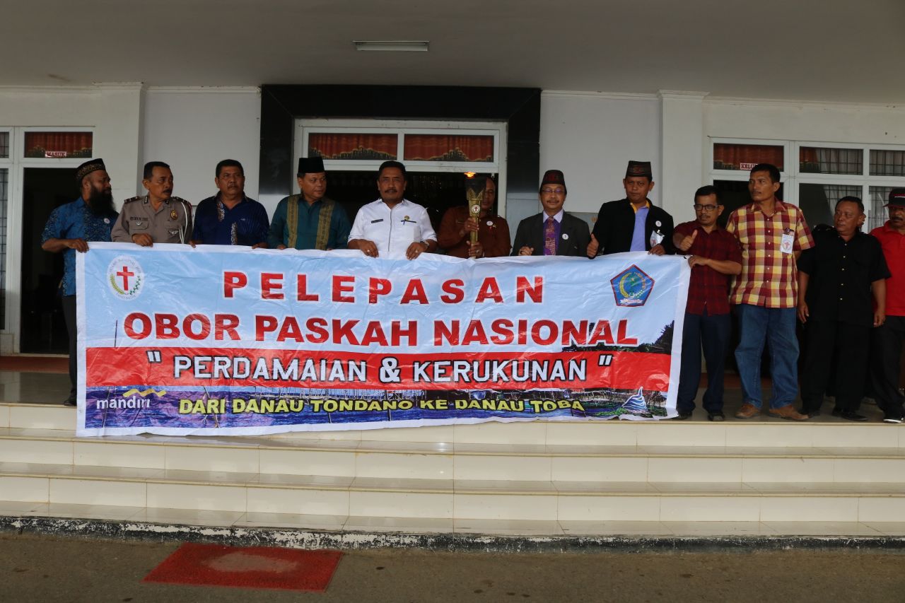 Obor Paskah Nasional Sambangi Kantor Bupati Tapsel