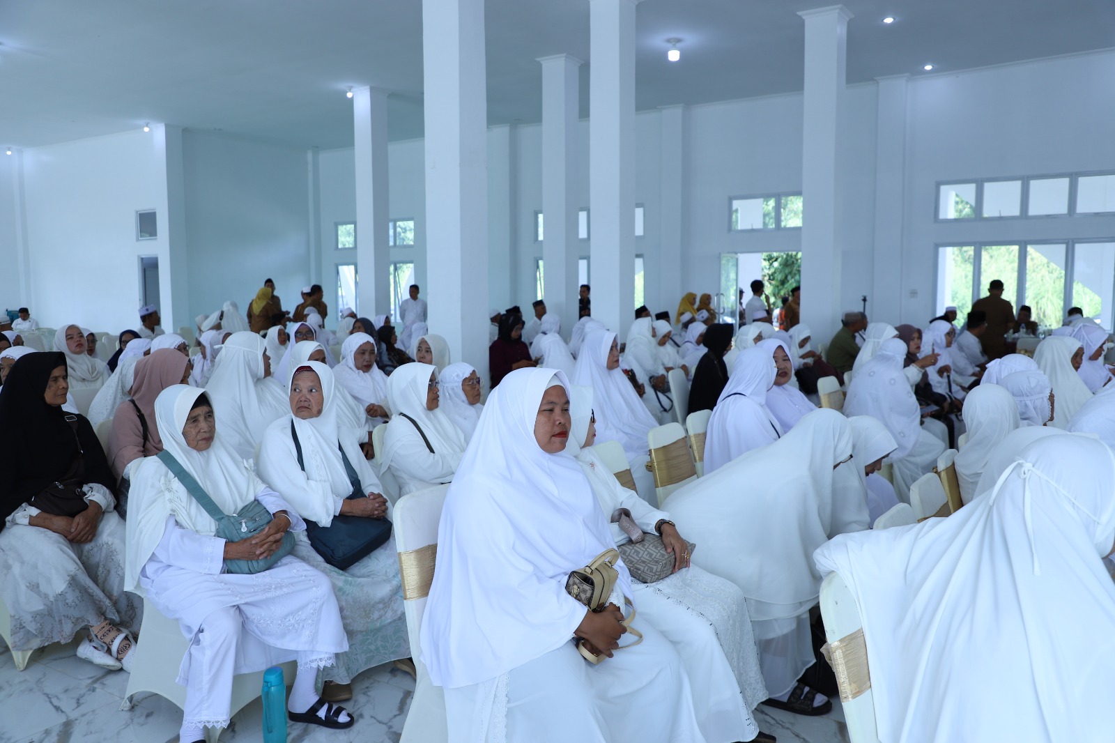 Bupati Tapsel Tepung Tawari 130 Calon Jemaah Haji Kloter 5 Tahun 1447 H/2026 M