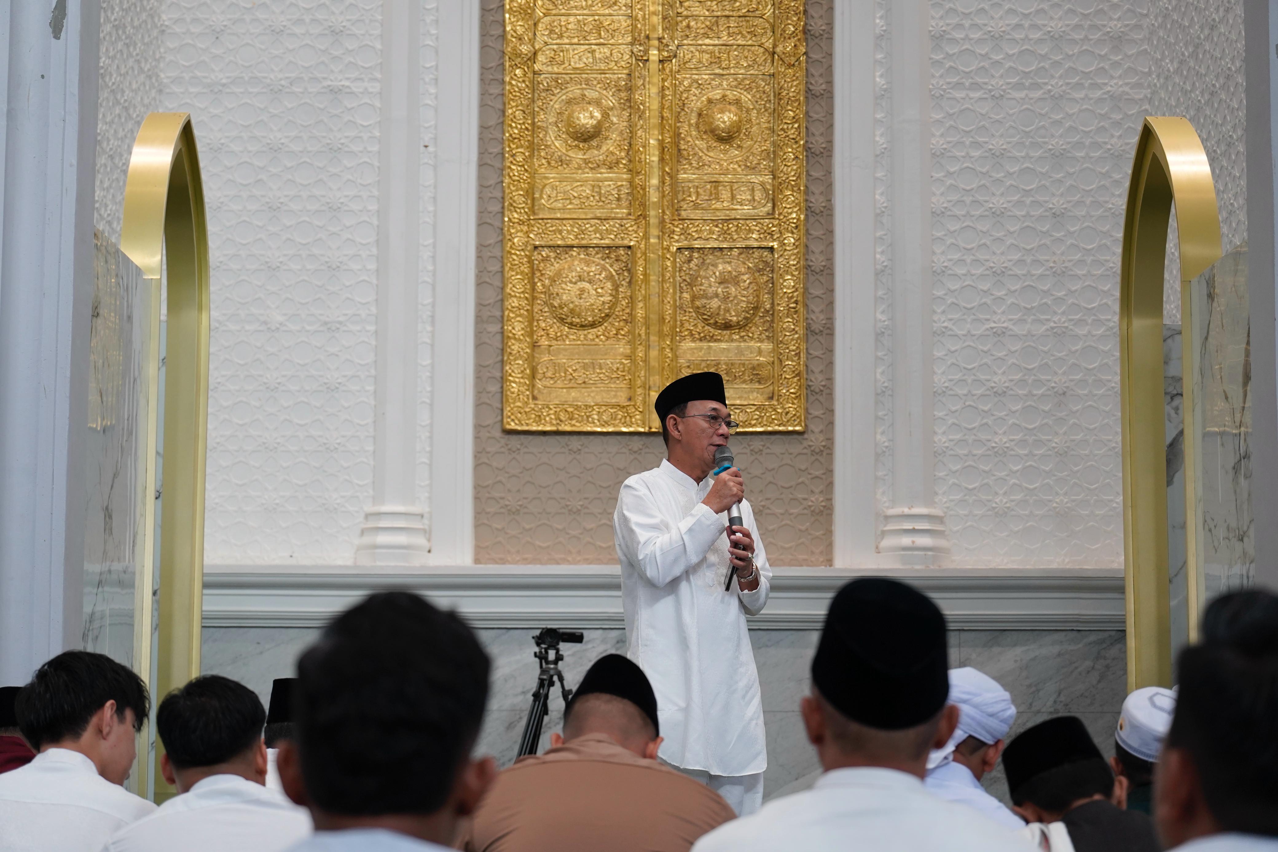Bupati Tapsel Gus Irawan Pasaribu Sholat Idul Fitri 1447 H di Masjid Syahrun Nur Sipirok, Ajak Masyarakat Perkuat Kebersamaan di Masa Pemulihan